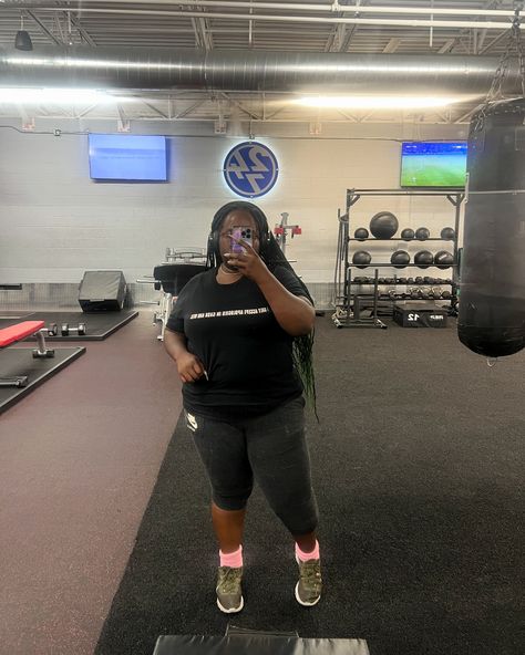 By now yall should know I take a picture after every workout. It’s half motivation to get in and do the work then half to lowkey show off. I still haven’t purchased new gym attire after ordering some biker shorts offline (big fail 😭) I feel like what i have gets the job done but at the end of the day i still want something new. I’ll treat myself once it cools down fr. I can already tell I’m going to live in leggings & crop tops or an oversized tshirt. What’s your go to gym fit? #SOACurvyGirl Go To Gym, Treat Myself, Gym Attire, Gym Fit, Do The Work, Take A Picture, Get The Job, Cropped Leggings, Biker Shorts