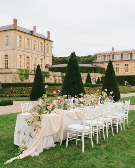 A Summer editorial in the French countryside at the stunning Chateau de Villette. ________ Venue @chateau_de_villette  Planner @pamelaevents Concept @thc_planning Videographer @triplefoxweddings Content Creator @contentbykenzie Florist @les__ephemeres  Dresses @shop_cinq  Bridesmaids Dresses @vchapmanstudio Stylist @evgeniadragun MUAH bride & groom @sandydmakeup  MUAH guests @alesiasolo.co @larissabeautyparis Cake @ladentsucreebyep Rental @ameleventparis Jewelry manal_paris Shoes @blacksue... French Countryside Wedding Aesthetic, Shop Cinq, French Elopement, Malibu Elopement, French Countryside Wedding, French Chateau Weddings, French Country Wedding, Summer Editorial, French Chateau Wedding