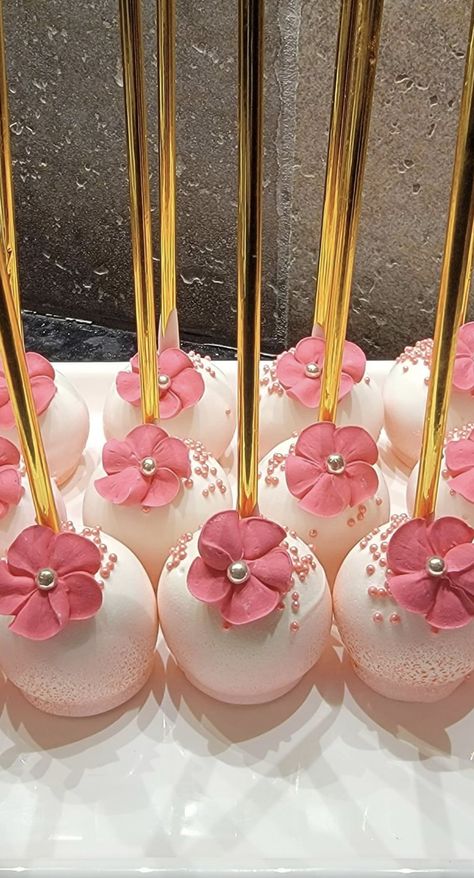 Mulan Party, Cherry Blossom Cake, Cake Pop Decorating, Sweet Treats Desserts, Fancy Desserts, Spa Party, Party Treats, Cakepops, Girl Baby Shower