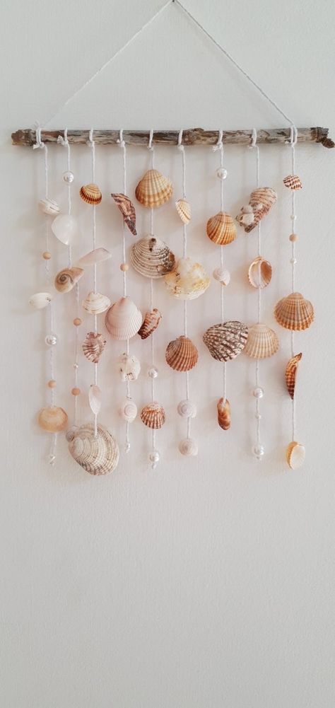 Decoration With Sea Shells, Shell Ideas Decor, Sea Shells Gift Ideas, Shell Hanging Decor Diy, Seashell Dreamcatcher Diy, Shell Room Decor Aesthetic, Sea Shell Bedroom Ideas, Shells Room Decor, Sea Shells Room Decor