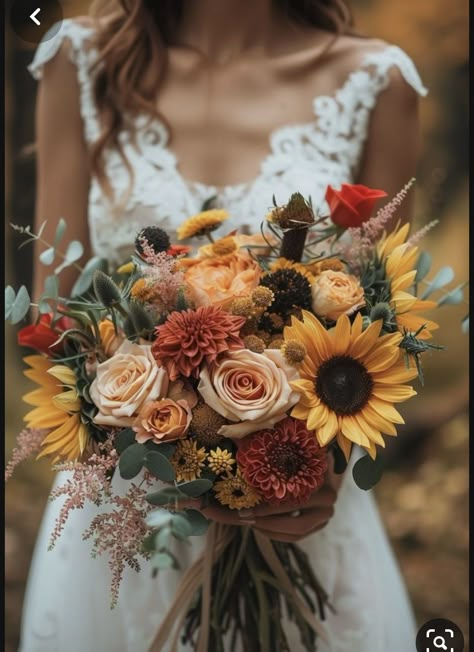 Sunflowers For Wedding Decor, Wedding Flower Arrangements Fall Sunflower, Wedding Flowers Sunflowers And Roses, Sunflower Rose Wedding Bouquet, Sunflower Autumn Wedding, Fall Florals For Wedding, Rustic Wedding Bouquet Fall Color Schemes, Rustic Wedding Renewal Ideas, Wedding Aesthetic Ideas Fall