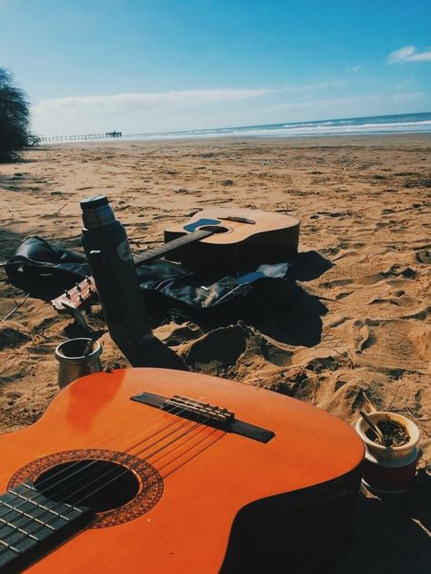 Music On The Beach Aesthetic, Beach Guitar Aesthetic, Folk Guitar Aesthetic, Beach Music Aesthetic, Summer Music Aesthetic, Guitar On The Beach, Mate Aesthetic, Coastal Americana, Surf Guitar