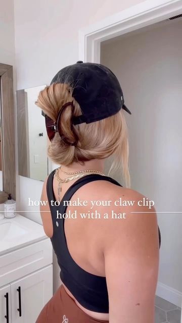 Flawless Kulture on Instagram: "claw clip trick that will hold with a hat 🖤 follow 👉 @flawlesskulture credit • @hairbybreanna_ . . . . #hairstyle #hairtutorial #hairhacks #clawclip #hathairstyle #style #fashion" Claw Clip With Hat, Hair Diy, Simple Hair, Braid Tutorial, Love Your Hair, Hair Videos Tutorials, Easy Hair, Fancy Hairstyles, Hair Tutorials