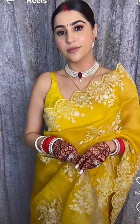 Saree Newly Married, Newly Bride Suits, Saree For Newly Married Bride, Newly Married Look Indian, First Karwachauth Look, Newly Wed Indian Bride Look, Newly Married Saree Look, Karwachauth Look, Trendy Outfits Indian