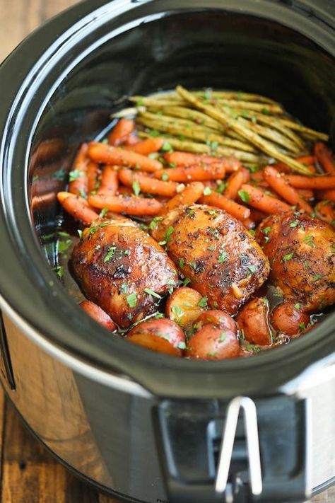 12 Crock-Pot Recipes For Two People, Because Dinner Should Always Be Delicious Chicken Veggies, Crock Pot Recipes, Honey Garlic Chicken, God Mat, Crock Pot Slow Cooker, Slow Cookers, Crock Pot Cooking, Idee Pasto Sano, Pot Meals