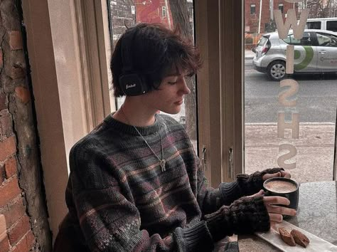 Jumper Outfit Men Aesthetic, Cafe Guy Aesthetic, Grunge Sweater Outfit Men, Vintage Guy Aesthetic, Old Man Sweater Aesthetic, Queer Sweater Outfits, Grandpa Clothes Aesthetic Men, Masculine Sweater Outfit, Cafe Boy Aesthetic