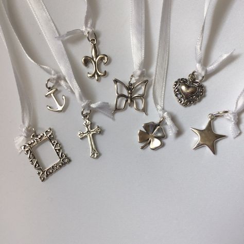 Traditional set of eight cake pull charms. Each charm has a special meaning. Bridesmaids pull the charm from under the cake and discover what charm they get and what it means for them. Wedding Cake Pull Charms, Wedding Cake Pulls, Cake Pull Charms, Southern Wedding Cakes, Different Wedding Cakes, Homemade Wedding Favors, Cake Pulls, Silver Wedding Cake, Bridesmaid Luncheon