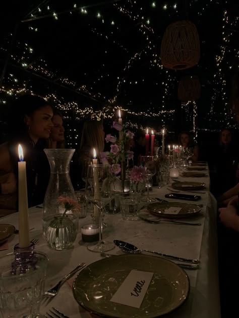 Fancy Birthday Dinner Aesthetic, Classy Party Aesthetic, 25th Birthday Dinner, Birthday Dinner Restaurant, Fancy Birthday Dinner, Birthday Dinner Aesthetic, Posh Dinner, Cozy Dinner Party, Classy Dinner Party