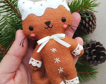 Diy Wall Hanging Decorations, Gingerbread Cat, Gingerbread Dog, Dog Template, Pumpkin Ornament, Diy Christmas Tree Ornaments, Diy Spring, Felt Cat, Ornament Kit