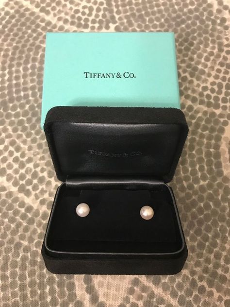 Tiffany And Co Earrings, Expensive Jewelry Luxury, Luxe Jewelry, Closet Accessories, Tiffany Jewelry, Classy Jewelry, Expensive Jewelry, Tiffany And Co, Hand Jewelry