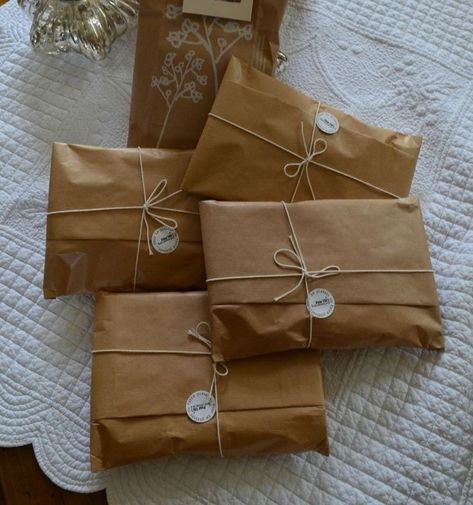 Small Business Packaging Aesthetic, Etsy Packaging, Photography Bags, Gift Wrapping Inspiration, Packaging Ideas Business, Small Business Packaging Ideas, Handmade Packaging, Christmas Party Shirts, Brown Paper Packages