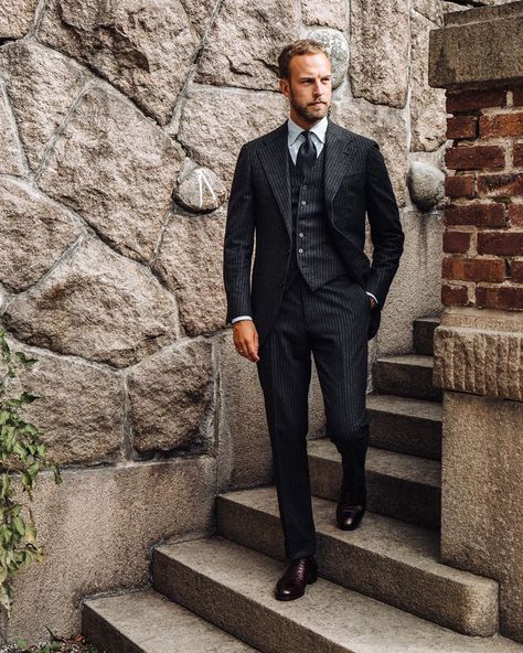 Andreas Weinås on Instagram: “3-Piece Season coming up, The charcoal chalk stripe flannel is a true classic and works really well as a three piece suit. Here in a MTM…” Gentleman Lifestyle, Charcoal Suit, Nice Pic, Dapper Style, Suit Men, Dapper Men, Suit Up, Men’s Suits, Three Piece Suit