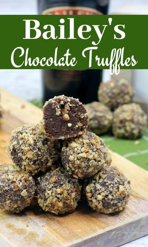 Bailey's Chocolate Truffles with Nuts Baileys Balls Recipe, Truffle Cakes, Choc Truffles, Baileys Truffles, Irish Cream Truffles, Extreme Happiness, Baileys Fudge, Boozy Treats, Homemade Baileys