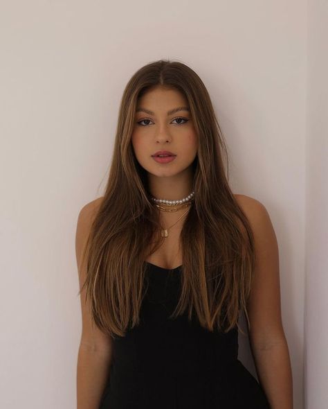 Malu Camargo, Influencer, Choker Necklace, The Past, Marvel, Hair