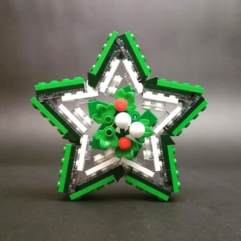 LEGO IDEAS - Build a star. Make a difference! - The Mistletoe Star Lego Tree Topper, Lego Christmas Ideas, Christmas Legos, Lego Christmas Ornaments, Lego Ornaments, Lego Mindstorms Ev3, Lego Tree, Lego Advent Calendar, Lego Christmas Tree