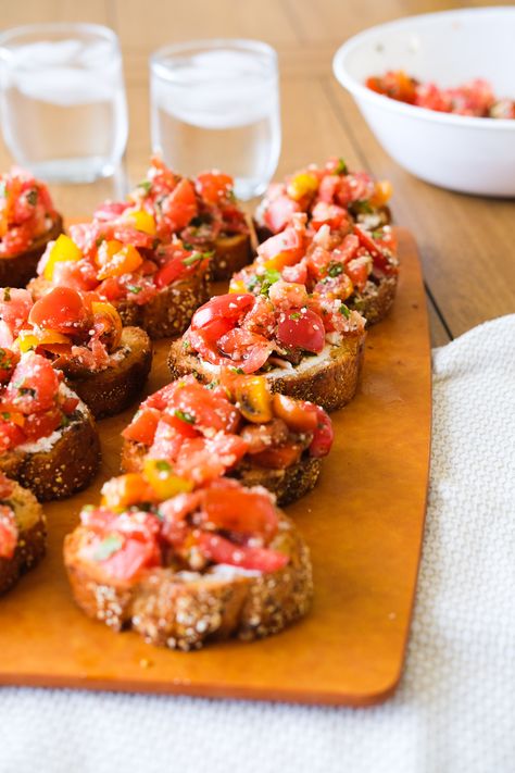 Bruschetta With Goat Cheese, Recipe With Goat Cheese, Canning Tomato Sauce, Italian Bruschetta Recipe, Goat Cheese Bruschetta, Cheese Bruschetta, Buffalo Mac And Cheese, Italian Bruschetta, Italian Tomato Sauce