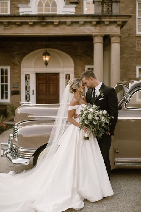 Ball Gown Wedding Dress With Veil, Ballgown Wedding Dress With Veil, Off Shoulder Wedding Dresses, Wedding Dress Off The Shoulder, Wedding Dress Photoshoot, Wedding Shot List, Wedding Portrait Poses, Vintage Wedding Photography, Bride Pictures