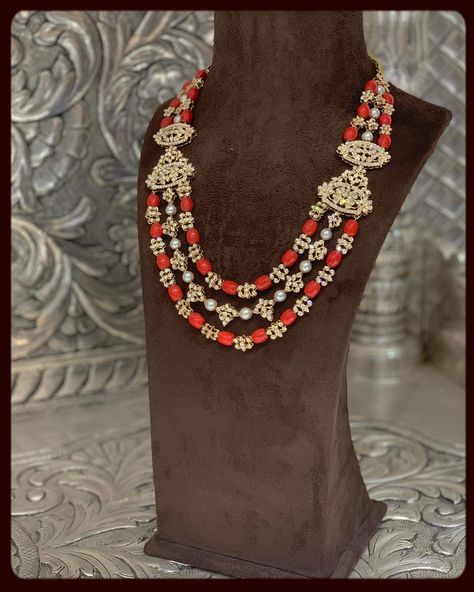 Coral Indian Jewellery, Pearl Mala Designs, Diamond Neckalce, Boy Jewelry, Coral Jewelry Set, Bridal Diamond Necklace, Layer Chain, Choker Necklace Designs, Jewellery Design Sketches