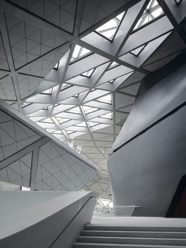 Guangzhou Opera House, Zaha Hadid Architecture, Henning Larsen, Zaha Hadid Architects, Space Architecture, Zaha Hadid, Futuristic Architecture, Architectural Inspiration, Beautiful Architecture