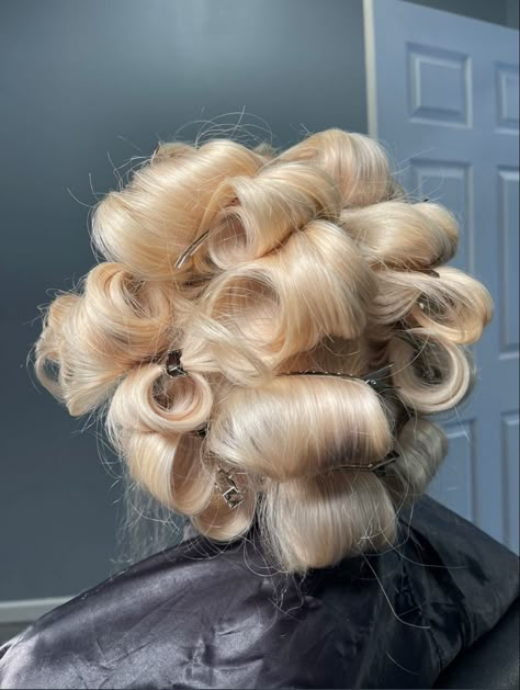 Pin Curls, Work Hairstyles, Curly Hair, Blonde Hair, Long Hair, Blonde, Hairstyles, Hair