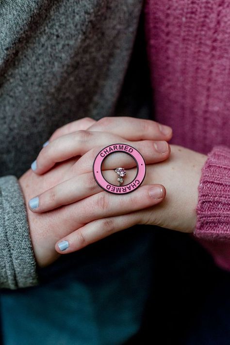 We LOVE to see unique proposal and engagement ideas, like using a Dungeons and Dragons charmed condition token to announce your engagement! Nerdy Proposal Ideas, Dungeons And Dragons Themed Wedding, Nerd Engagement Photos, Dnd Engagement Photos, Dnd Inspired Wedding, Dungeons And Dragons Wedding Ideas, Nerdy Engagement Photos, D20 Wedding, D&d Wedding Theme