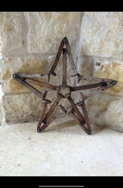 Railroad Spikes Crafts, Railroad Spike Art, Welding Crafts, Horseshoe Projects, Railroad Spikes, Horseshoe Crafts, Welding Art Projects, Metal Sculptures, Texas Star