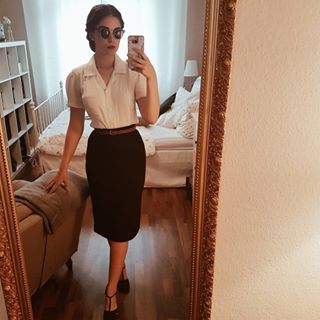 Buy My Clothes, Professional Chic, Vintage Girls Dresses, Pencil Skirt Outfits, Smart Outfit, Vintage Inspired Outfits, Summer Outfit Inspiration, Black Pencil Skirt, A Pencil