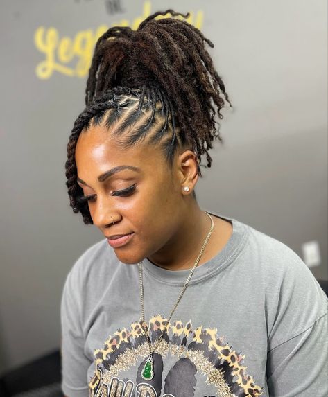 Braided Loc Updo, Locs Ponytail, Dreads Short Hair, Short Dreadlocks Styles, Short Hair Twist Styles, Dreads Styles For Women, Hair For School, Short Box Braids Hairstyles, Short Locs Hairstyles