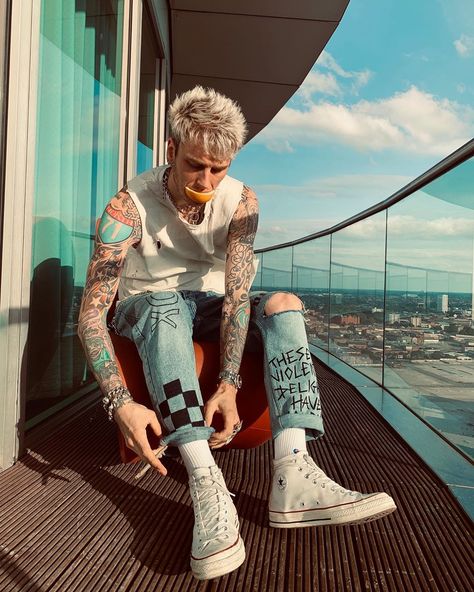 @machinegunkelly on Instagram: “i can make anything rhyme with orange.” Mgk Concert, Bad Boy Outfits, Outfit Ideas Men, Oliver Sykes, Colson Baker, Travis Barker, Celebrity Dads, Mötley Crüe, Post Malone