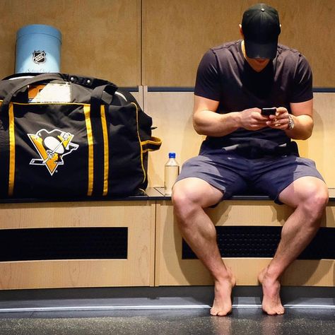 He has big thigh muscles😮💪 📸 @dkpghsports #sidneycrosby #pittsburghpenguins #cleanoutday #dkpghsports Sydney Crosby, Yellow Crocs, Hot Hockey Players, Nhl Playoffs, Hockey Humor, Thigh Muscles, Sidney Crosby, Penguins Hockey, Hockey Girls