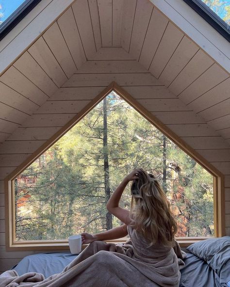 @laurenluto on instagram Cabin Pictures Instagram, Cabin Pictures, Tennessee Cabins, Cabin Trip, Getaway Cabins, Fall 24, B & B, Instagram Pictures, Log Cabin