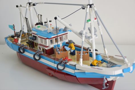 Lego Fish Tank, Lego Submarine, Lego Fish, Lego Boat, Lego Truck, Fan Drawing, Lego Boards, Lego Ship, Cool Lego Creations