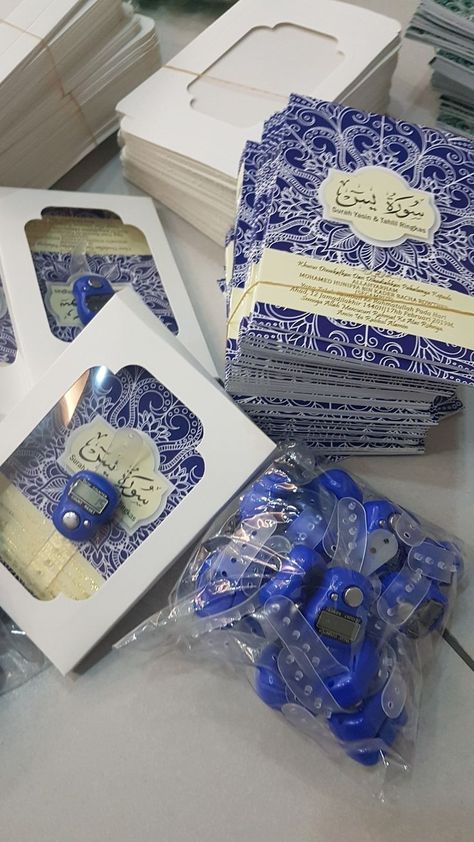 Majlis Kahwin, Umrah Mubarak, Wedding Gift Pack, Estilo Hijab, Eid Crafts, Creative Wedding Gifts, Bridal Gift Wrapping Ideas, Diy Gift Set, Ramadan Crafts