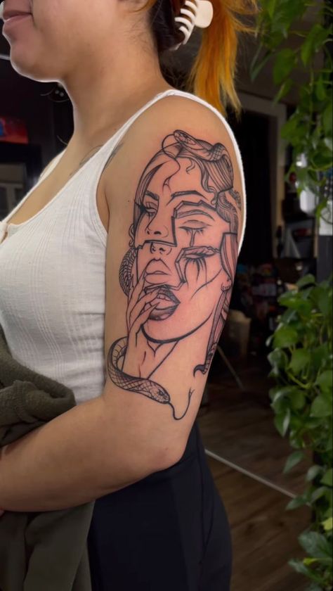 Female Bicep Tattoo, Girl Sleeve Tattoo, Upper Arm Tattoo, Animal Tattoo Ideas, Ear Tattoo Ideas, Ear Tattoos, Girls With Sleeve Tattoos, Virgo Tattoo, Sibling Tattoos