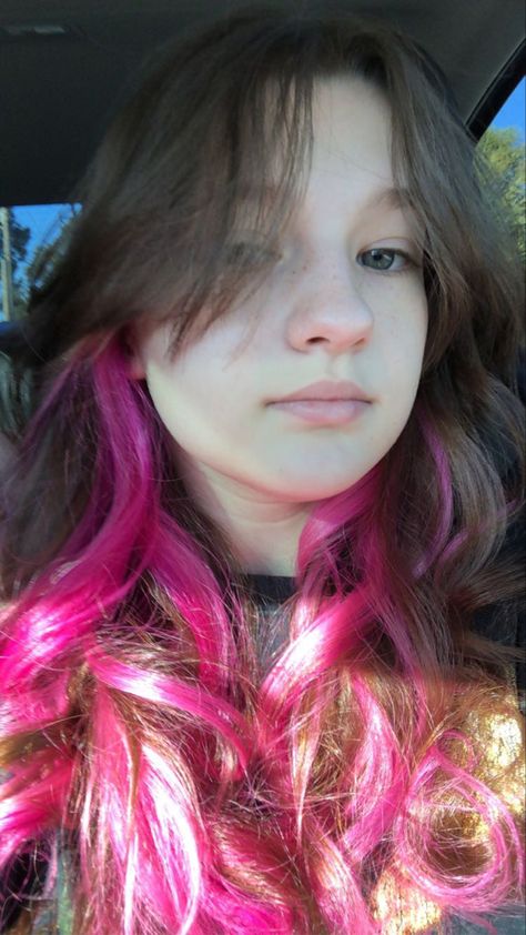 Hot Pink Strands In Brown Hair, Hair Inspo Color Pink Highlights, Hair Color Simple, Hot Pink Underdye Hair, Pink Under Layer Hair, Pink Strands In Hair, Pink Hair Streaks Underneath, Hot Pink Streaks In Brown Hair, Pink Under Brown Hair