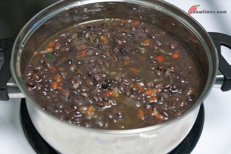 Caraotas Negras Fritas Cuban Black Beans Recipe, Brazilian Rice, Healthy Soul Food, Black Turtle Beans, Black Beans Recipe, Homemade Chorizo, Cuban Black Beans, Venezuelan Food, Black Bean Recipes