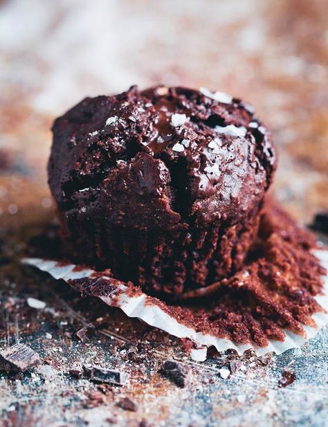 These double chocolate rye muffins pack a simultaneously sweet and bitter mouthful, and are ready in just half an hour! Rye Muffins, Double Chocolate Zucchini Muffins, Muffins Chocolate, Chocolate Zucchini Muffins, Banana Nut Muffins, Chocolate Zucchini, Banana Nut, Easter Chocolate, Chocolate Muffins