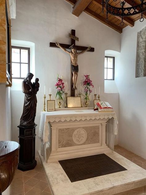 Catholic House Decor, Home Chapel Catholic, Small Altar Design Home Catholic, Christian Altar Ideas For Home, Catholic Decor Home Ideas, Catholic Altar Home Ideas, Home Altar Catholic Beautiful, Catholic Altar Home, Catholic Home Altar Ideas Living Rooms