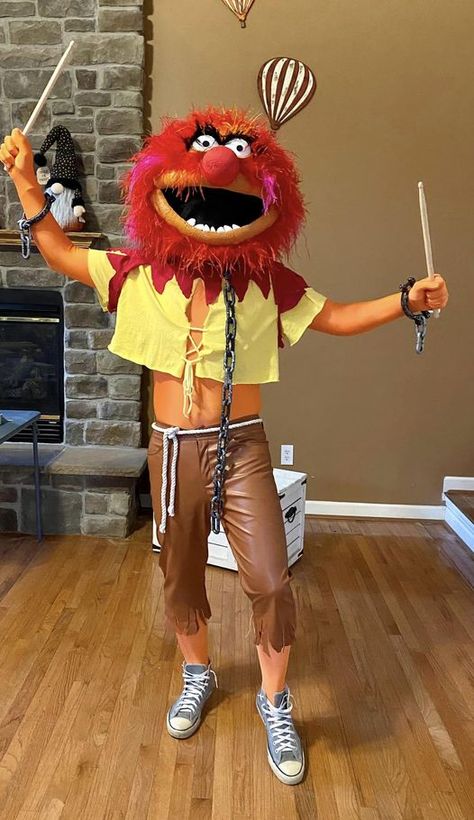 man dress in a Animal MUPPET DIY dress up costume The Muppets Costumes, Animal Muppet Costume, Muppets Costume, Mayhem Costume, Goth Drag, Monster Cosplay, The Electric Mayhem, Dr Teeth, Animal Muppet