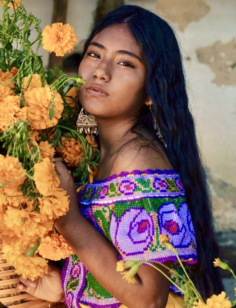 Hispanic Woman Art, Latino Woman, Fresh Hair Color, South American Women, Latina Culture, Mexican Beauty, Mexican Models, Mexican People, Colombian Women