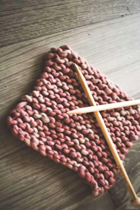 Knit Hot Pads Free Pattern, Knit Trivet, Christmas Sewing Patterns, Diy Knit, Easy Knitting Projects, Diy Textiles, Crochet Coaster Pattern, Crochet Turtle, Knit Dishcloth