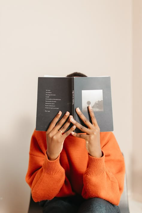 Holding Books Reference, Most Common Spanish Words, Common Spanish Words, Brochure Photography, April Fashion, Intelligent Change, Book Flatlay, Finish College, Advanced Vocabulary