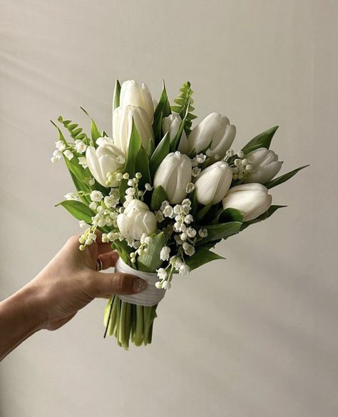 Tulips Wedding Boquet, White Tulips Bridal Bouquet, White Tulips Wedding Bouquet, White Tulip Wedding Bouquet, Wedding Bouquets Tulips, Tulips Wedding Bouquet, Tulip Bridesmaid Bouquet, Flower Bouquet Romantic, Cabbage And Ham