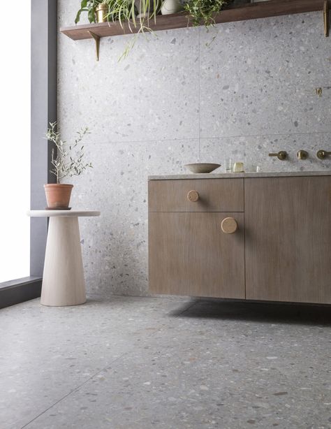 Light Grey Terrazzo Bathroom, Grey Terrazzo Bathroom, Terrazzo Tile Bathroom, Terrazzo Bathroom Design, Bathroom Terrazzo, Latest Bathroom Tiles, Stone Tile Bathroom, Light Grey Bathrooms, Terrazzo Bathroom