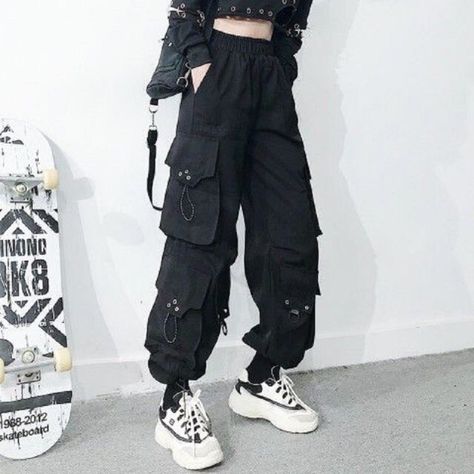 Black Streetwear Women, Black Cargo Pants Women, Cargo Pants Women Baggy, Celana Jogger Wanita, Celana Kargo, Harem Pants Fashion, Trousers For Girls, Celana Fashion, Streetwear Spring