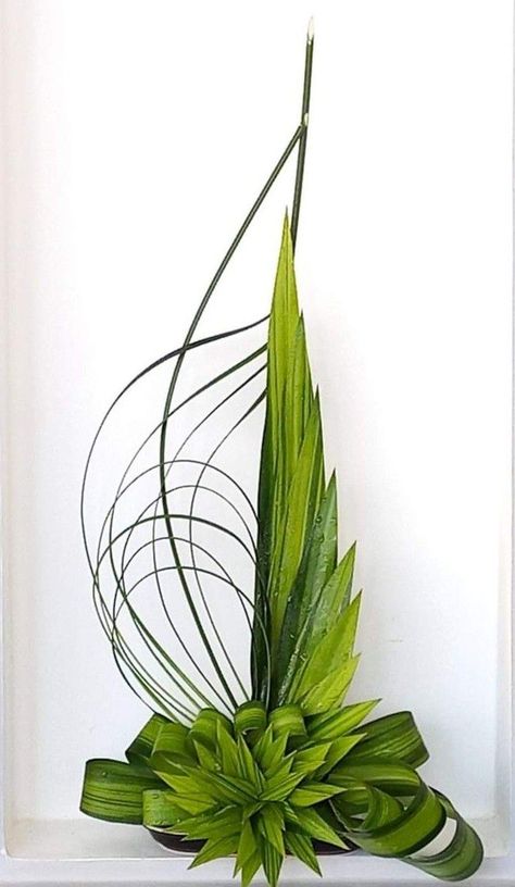 Foliage Only Arrangements Floral Design, Tropical Foliage Arrangements, Contemporary Floral Arrangements, Church Floral Arrangements, Arreglos Ikebana, Dekoratívne Vence, Foliage Arrangements, Contemporary Flower Arrangements, Modern Floral Arrangements