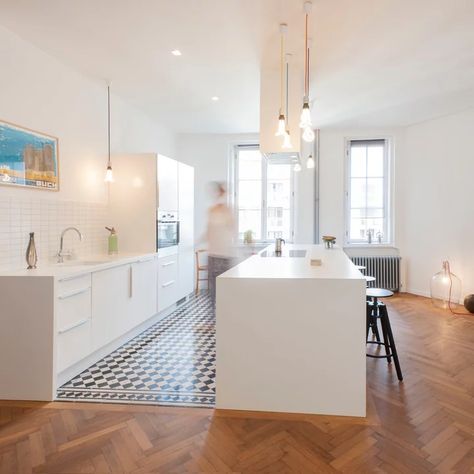 Kitchen Design Modern Contemporary, Tile To Wood Transition, Black Kitchen Table, Kitchen Floor Tiles Ideas, Contemporary Stools, White Kitchen Backsplash, Modern Kitchen Island, Contemporary Kitchen Design, Kitchen Floor Tile