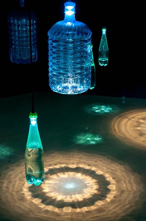 Light Art Exhibition, Water Light Installation, Light Projection Art, Light Installation Art, Light Sculpture Art, Art Room Ideas, Art With Light, Water Projection, Simple Arrangements