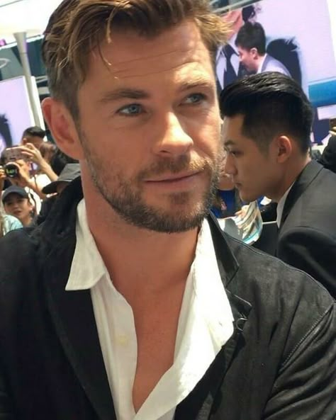 Douyin Hairstyles, Desi Hairstyles, Snowwhite And The Huntsman, Thor X Loki, Chris Hemsworth Thor, Liam Hemsworth, Man Thing Marvel, Hairstyles Easy, Jared Padalecki