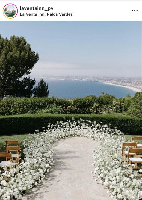 Wedding Ceremony Carpet, Ceremony Floor Arch, Old Money Wedding Ceremony, Floor Flowers Wedding Ceremony, Puglia Wedding, White Wedding Ceremony, Aisle Flowers, Wedding Arch Flowers, Wedding Arbour